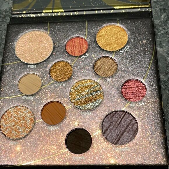 DITO Venus Palette Limited Edition gorgeous shadows versatile, usable & pretty - Picture 5 of 8